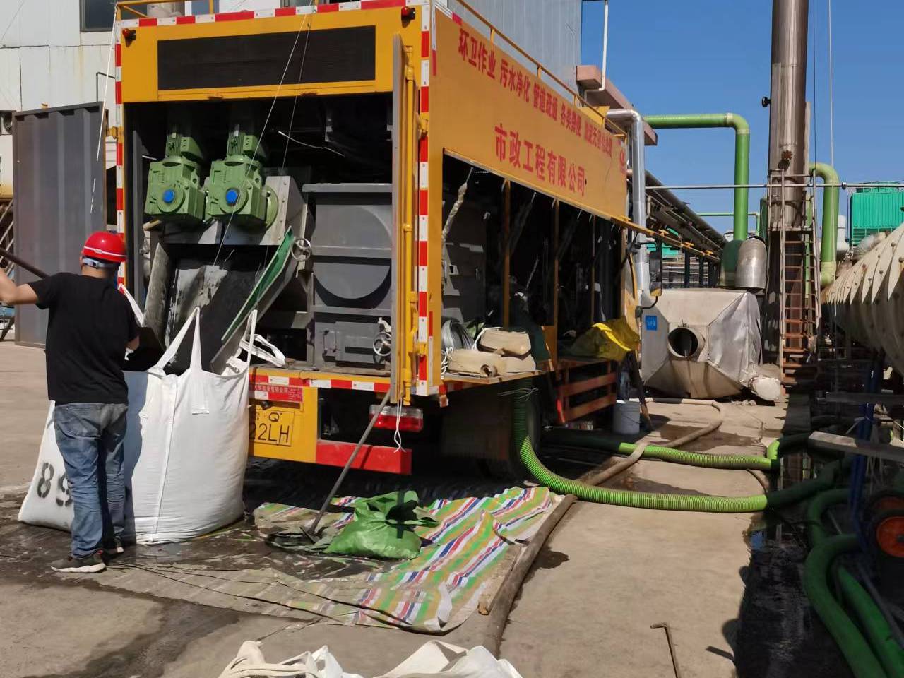 那坡淤泥压干处理